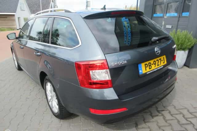 Škoda Octavia (2016) thumbnail 4