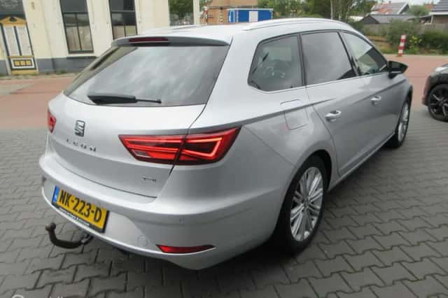 SEAT Leon (2017) thumbnail 3