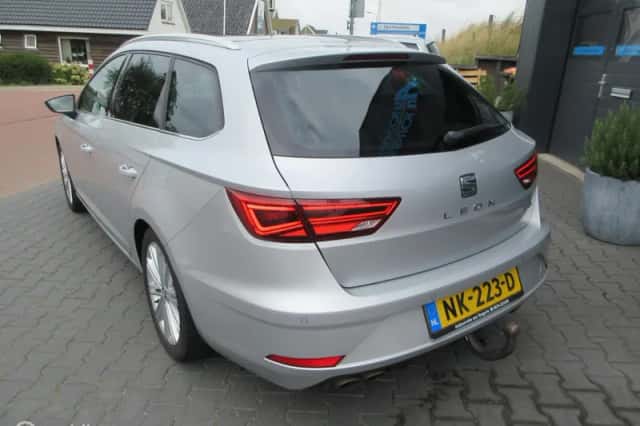 SEAT Leon (2017) thumbnail 4