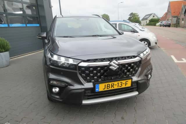 Suzuki S-Cross (2025) thumbnail 2