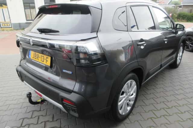 Suzuki S-Cross (2025) thumbnail 3