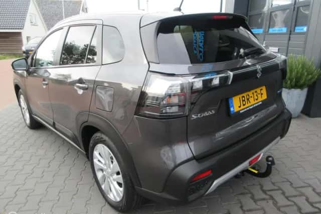 Suzuki S-Cross (2025) thumbnail 4
