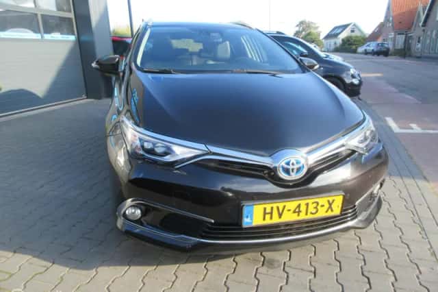 Toyota Auris (2015) thumbnail 2