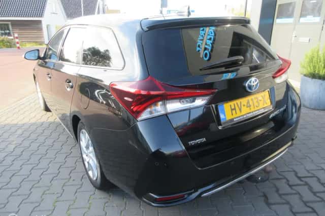 Toyota Auris (2015) thumbnail 4