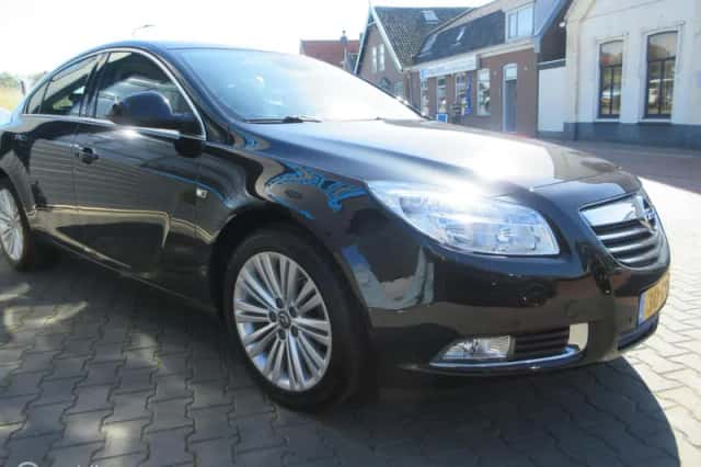 Opel Insignia (2012) thumbnail 2