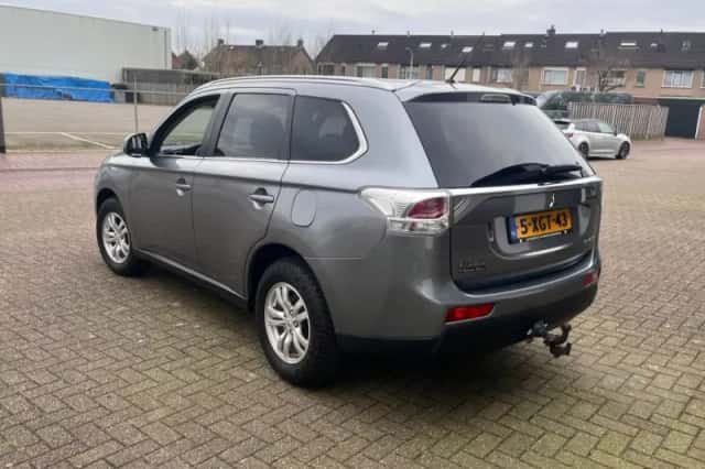 Mitsubishi Outlander (2014) thumbnail 5