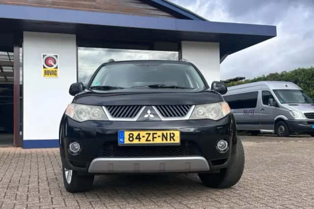Mitsubishi Outlander (2008) thumbnail 2