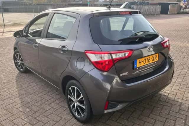 Toyota Yaris (2020) thumbnail 4