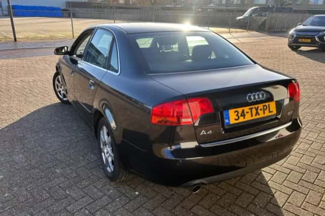 Audi A4 (2007) thumbnail 4