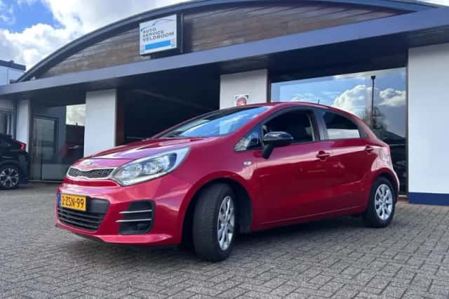Kia Rio (2015) thumbnail 1