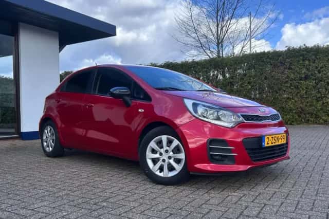 Kia Rio (2015) thumbnail 2