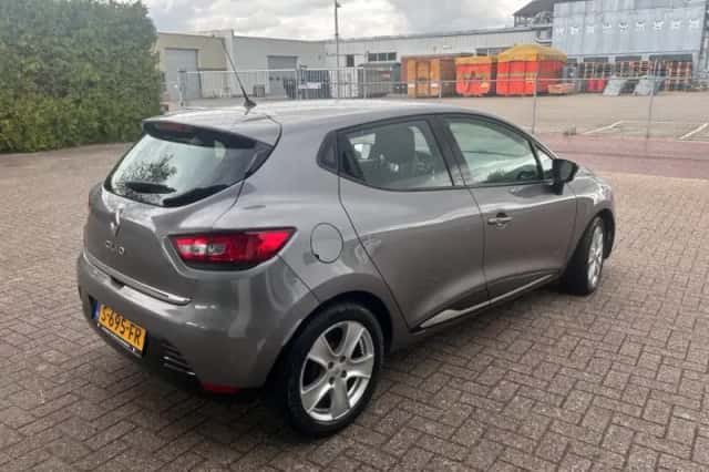 Renault Clio (2013) thumbnail 3
