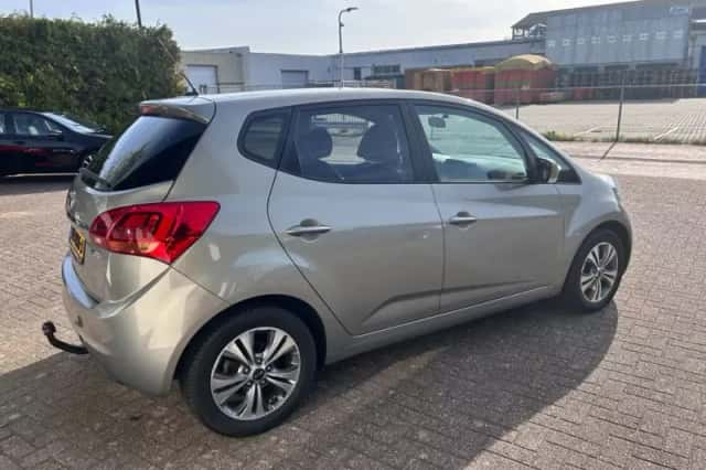 Kia Venga (2017) thumbnail 3