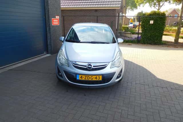 Opel Corsa (2013) thumbnail 2