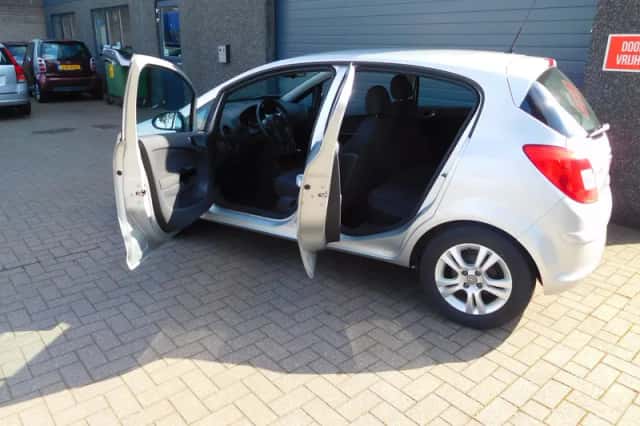 Opel Corsa (2013) thumbnail 5