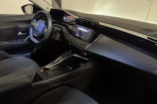 Peugeot 308 (2022) thumbnail 3