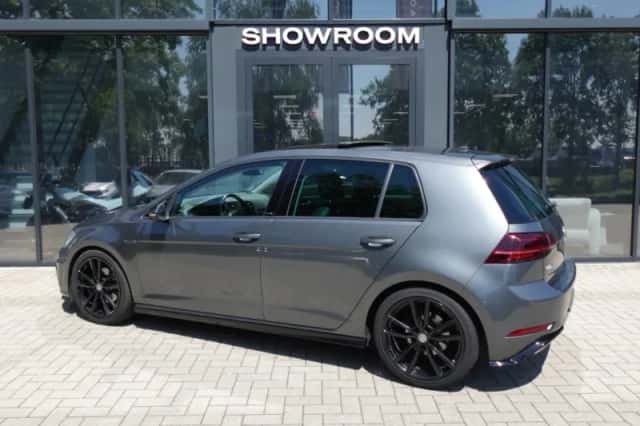Volkswagen Golf (2019) thumbnail 2