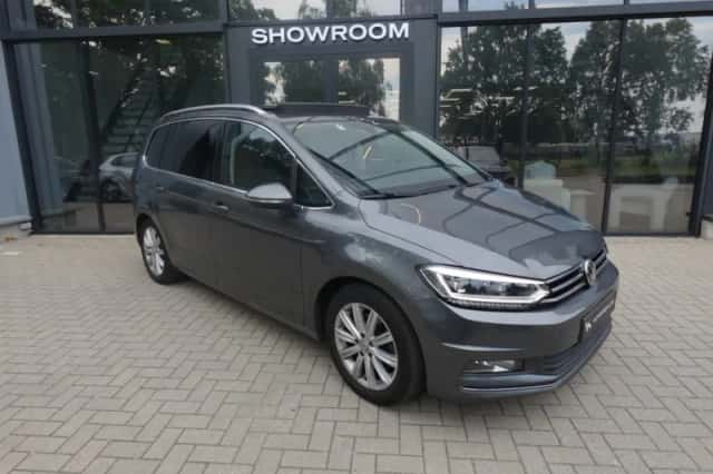 Volkswagen Touran (2016) thumbnail 2