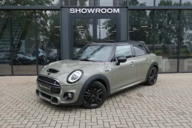 MINI Cooper S (2019) thumbnail 1