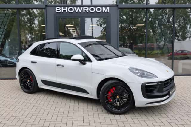 Porsche Macan (2022) thumbnail 3