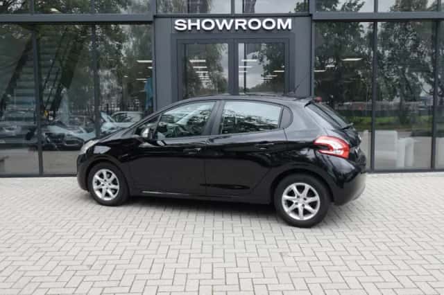 Peugeot 208 (2013) thumbnail 2