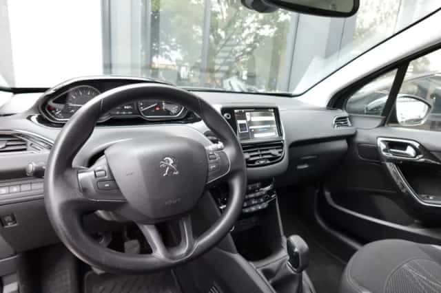 Peugeot 208 (2013) thumbnail 3