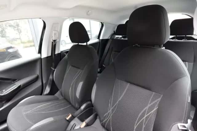 Peugeot 208 (2013) thumbnail 5