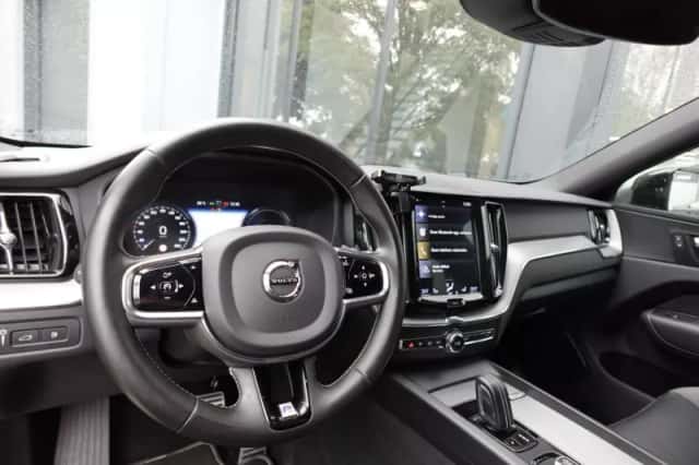 Volvo XC60 (2020) thumbnail 3