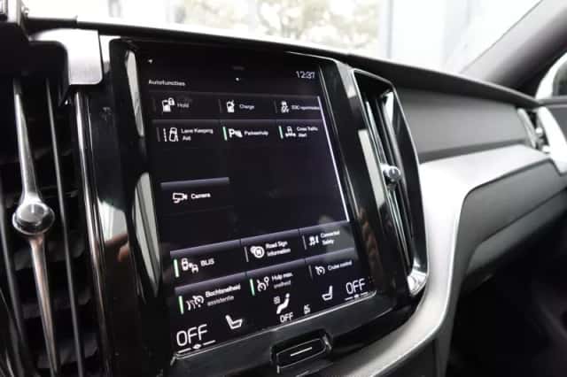 Volvo XC60 (2020) thumbnail 6