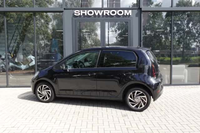 Volkswagen Up! (2018) thumbnail 2
