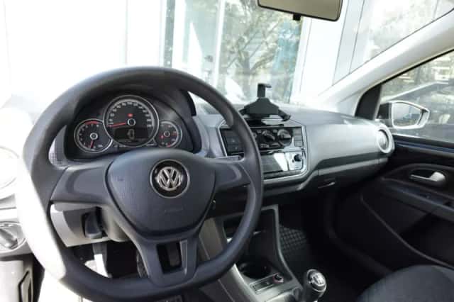 Volkswagen Up! (2018) thumbnail 3