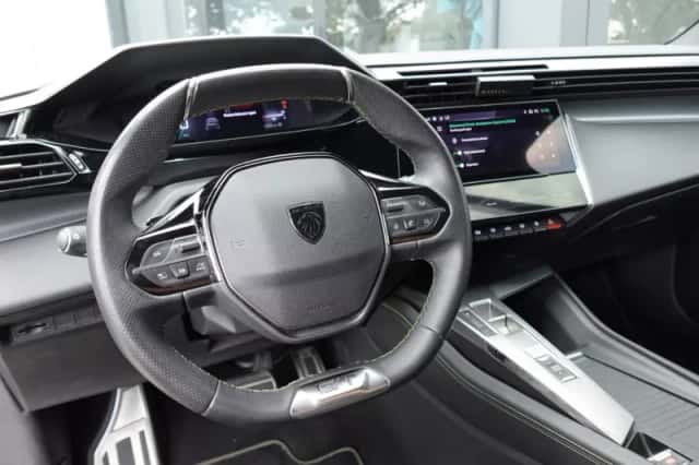 Peugeot 308 (2023) thumbnail 3