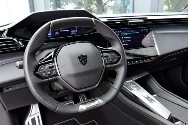 Peugeot 308 (2023) thumbnail 4