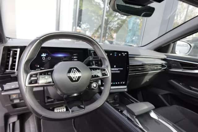 Renault Austral (2023) thumbnail 3
