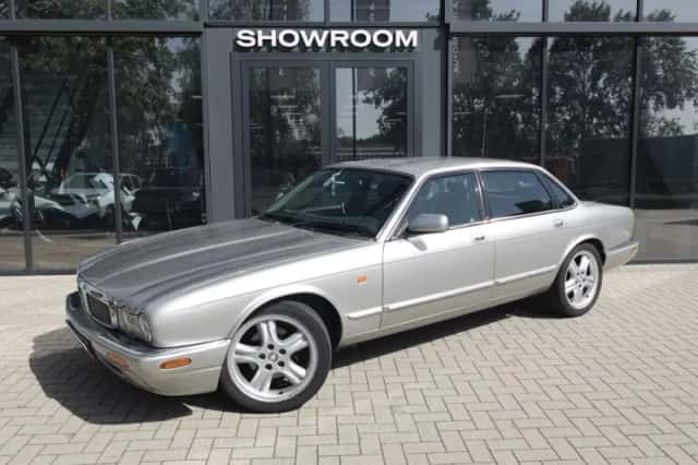 Jaguar XJ (1999) thumbnail 1