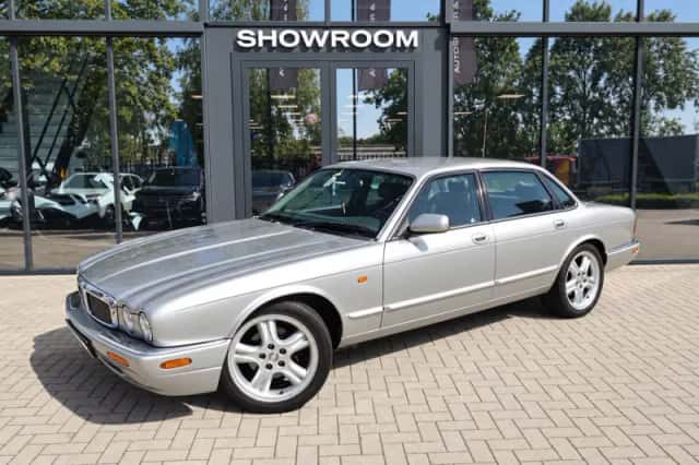 Jaguar XJ (1999) thumbnail 1