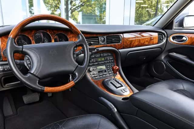 Jaguar XJ (1999) thumbnail 3