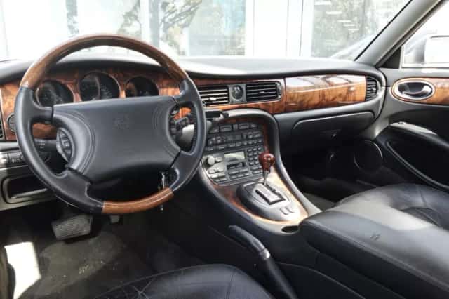 Jaguar XJ (1999) thumbnail 3