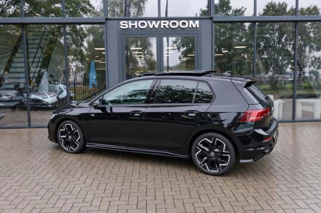 Volkswagen Golf (2025) thumbnail 2