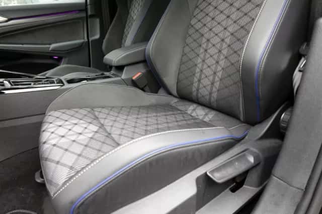 Volkswagen Golf (2025) thumbnail 6