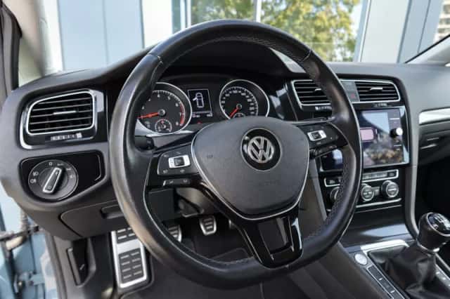 Volkswagen Golf (2019) thumbnail 4