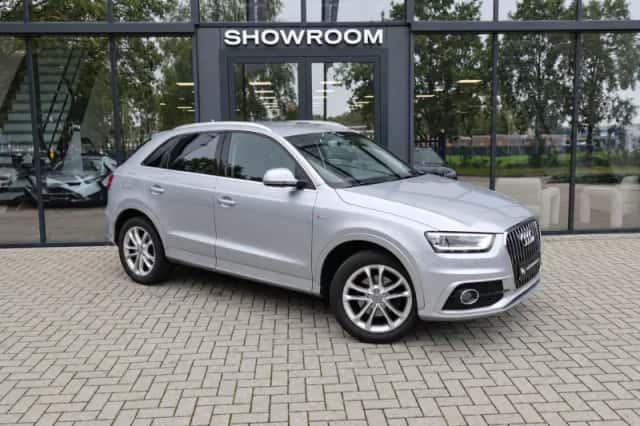 Audi Q3 (2015) thumbnail 3