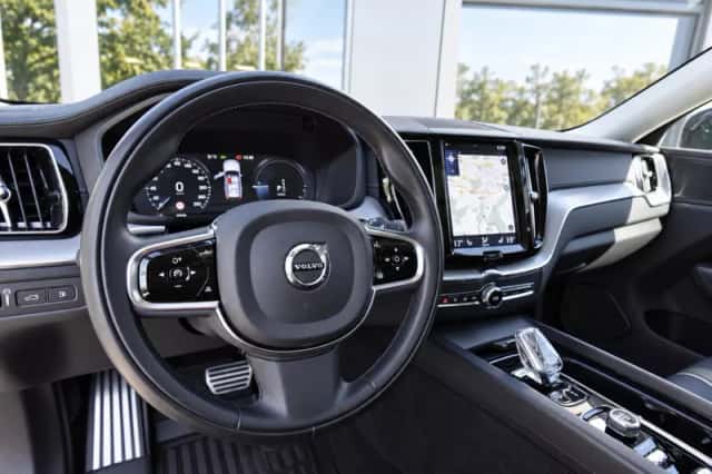 Volvo XC60 (2020) thumbnail 4