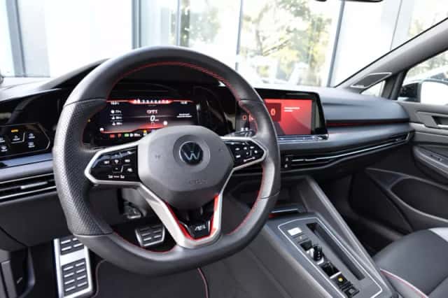 Volkswagen Golf (2021) thumbnail 4