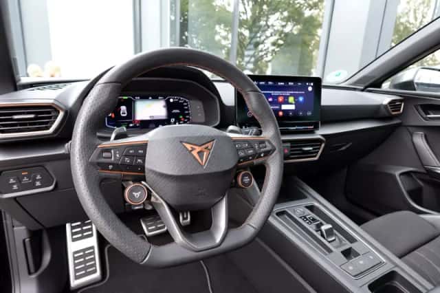 CUPRA Leon (2021) thumbnail 4