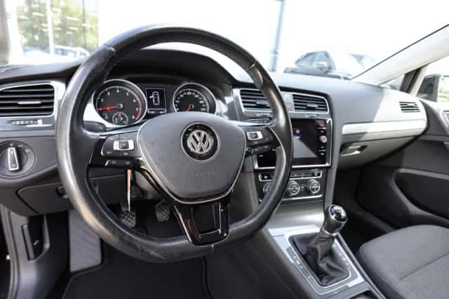 Volkswagen Golf (2019) thumbnail 4