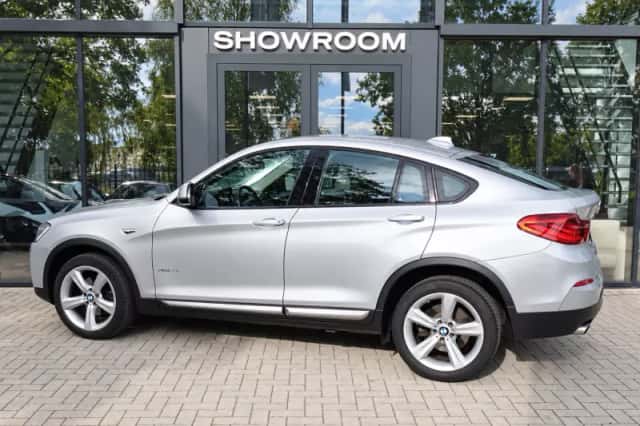 BMW X4 (2015) thumbnail 2