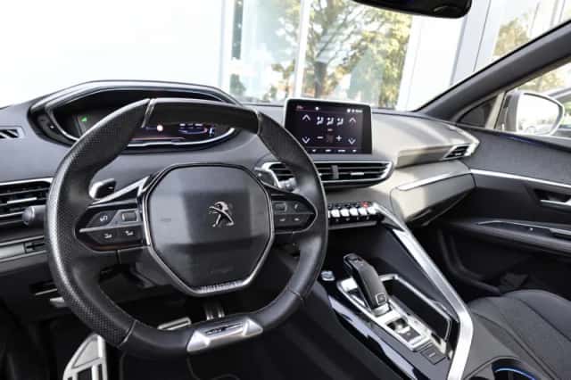 Peugeot 3008 (2017) thumbnail 4