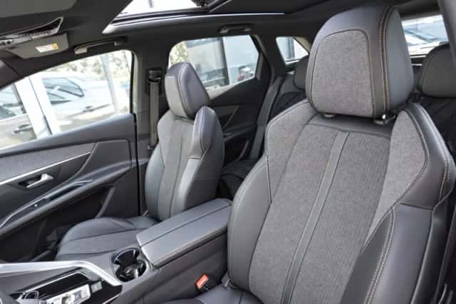 Peugeot 3008 (2017) thumbnail 5