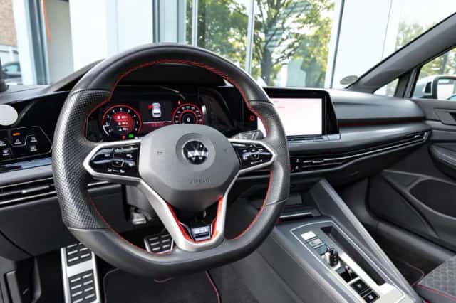 Volkswagen Golf (2021) thumbnail 4